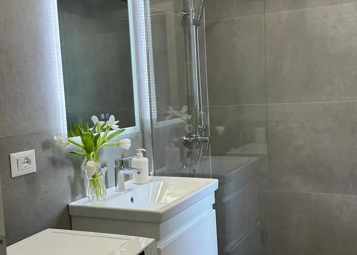 Lemon In Blloku טיראנה